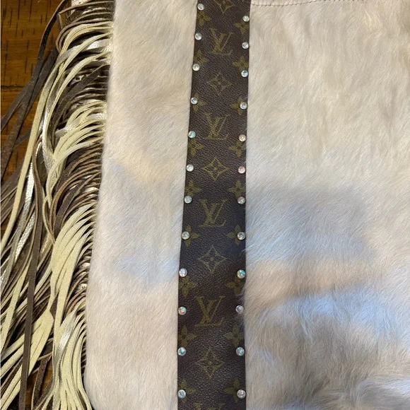 Stylish Beige and Brown Fringe Shoulder Bag - Picture 3 of 13